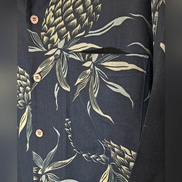 Tommy Bahama Men's Luxe Silk Camp Shirt with Tropical Print Size XL - Picture 8 of 16